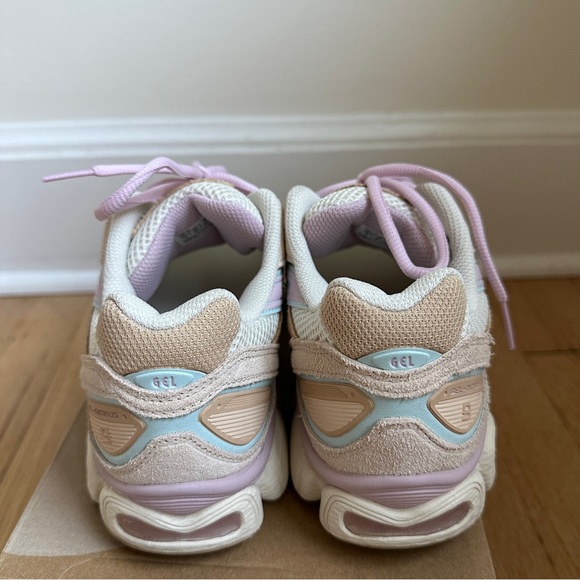 ASICS GEL NIMBUS 9 SNEAKERS IN CREAM AND BARELY ROSE - Picture 4 of 9